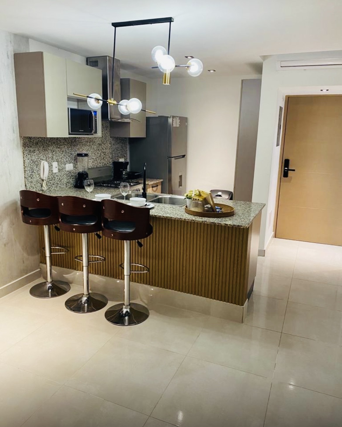 ALQUILO APARTAMENTO AMUEBLADO FULL EN