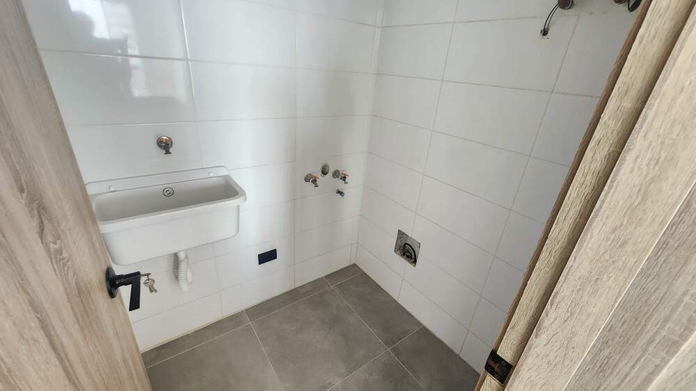 ALQUILO APARTAMENTO VACIO EN EL MILLON