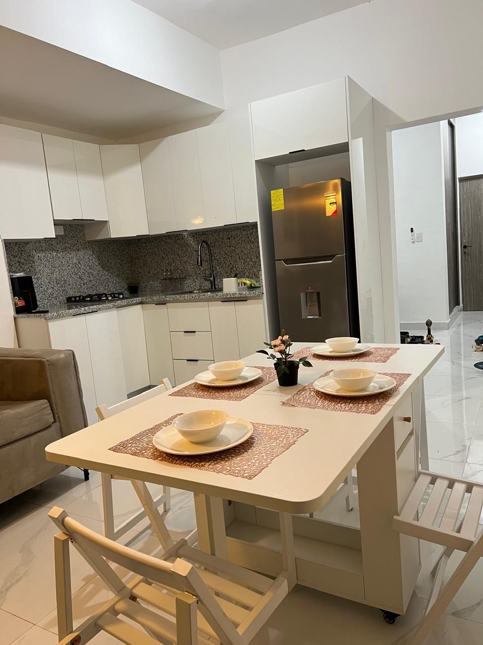 ALQUILO AMUEBLADO EN NACO 7 NIVEL