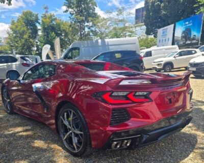 carros.charlies.dealer.chevrolet.corvette.stingray.2022.us110000.roja_.2-1