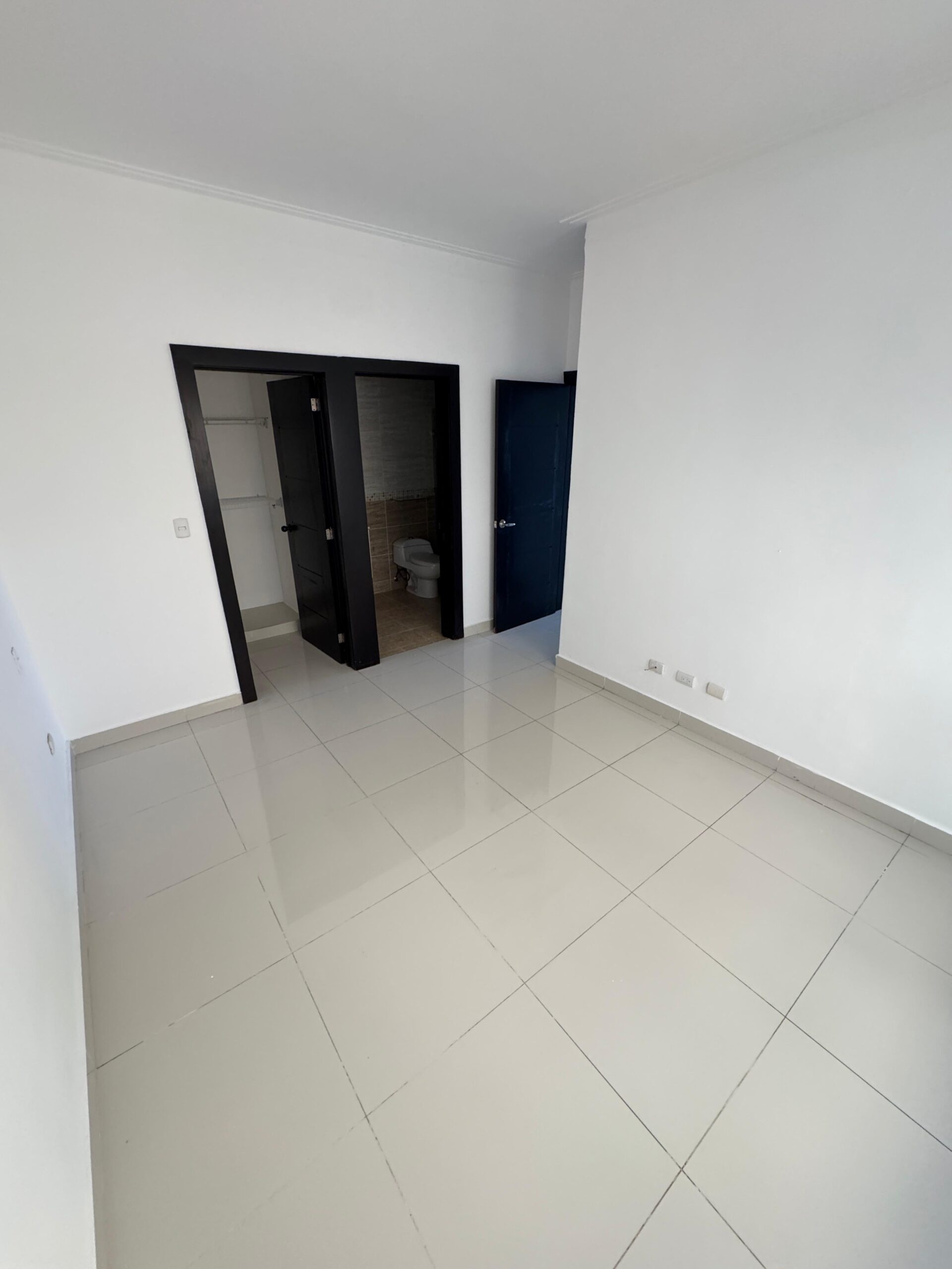 VENDO APARTAMENTO EN MIRADOR NORTE UN 5 PISO CON 215 MTS