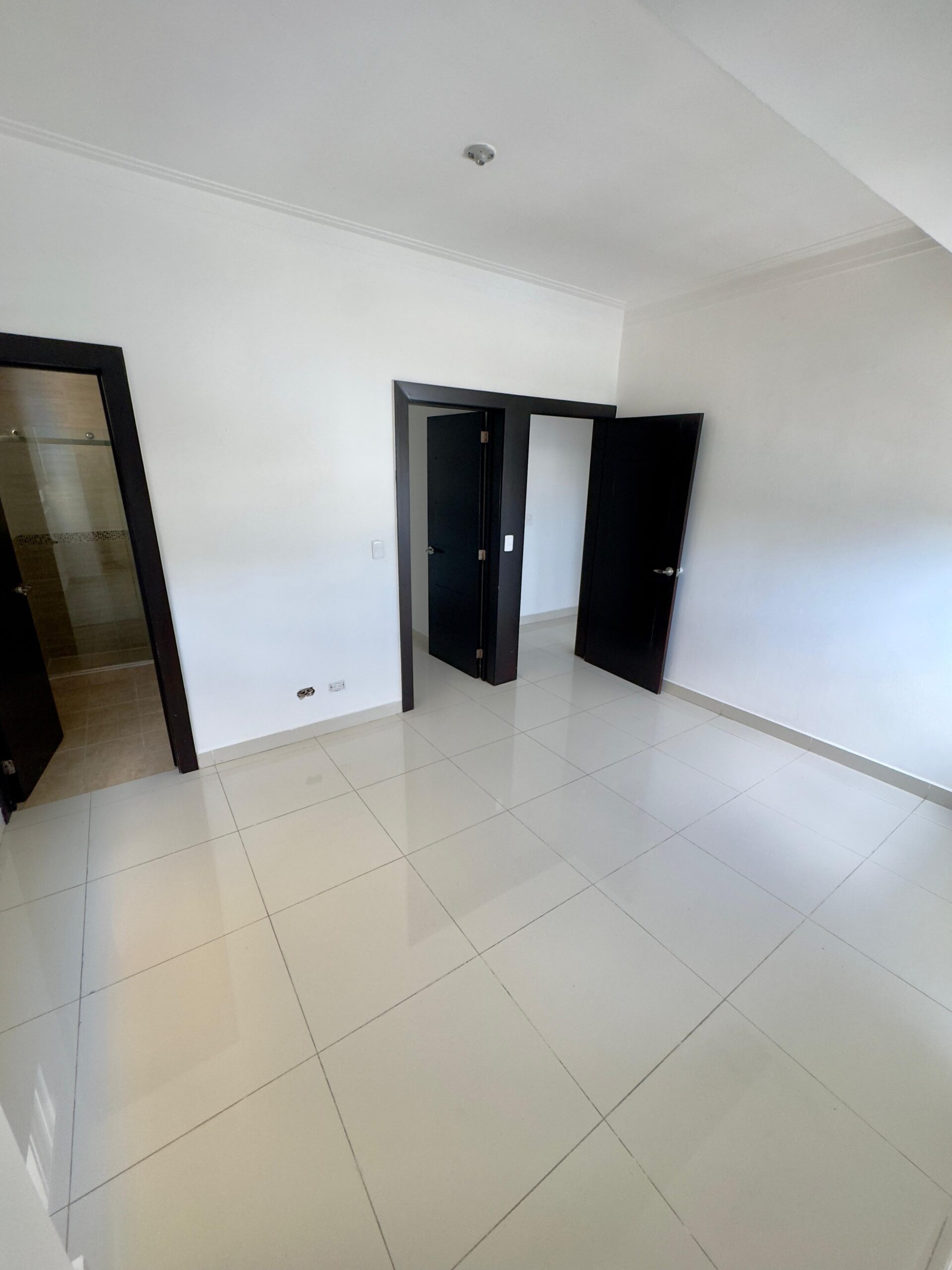 VENDO APARTAMENTO EN MIRADOR NORTE UN 5 PISO CON 215 MTS