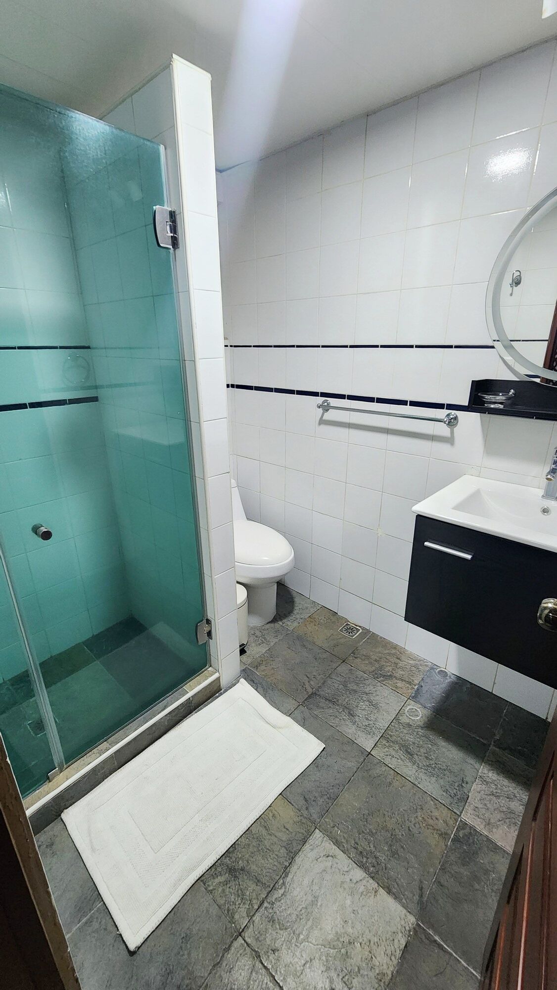 VENDO APARTAMENTO EN EVARISTO MORALES CON 130 MTS