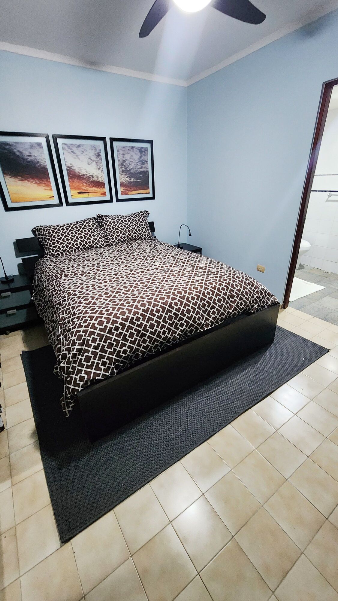 VENDO APARTAMENTO EN EVARISTO MORALES CON 130 MTS