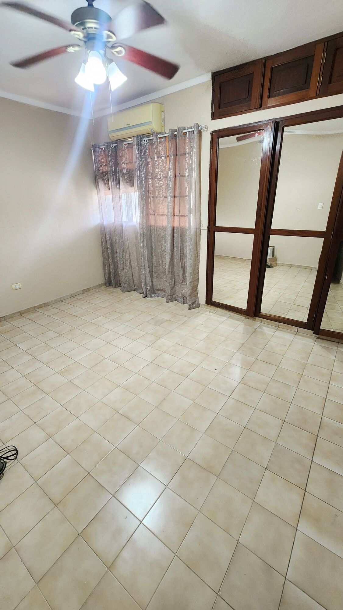 VENDO APARTAMENTO EN EVARISTO MORALES CON 130 MTS