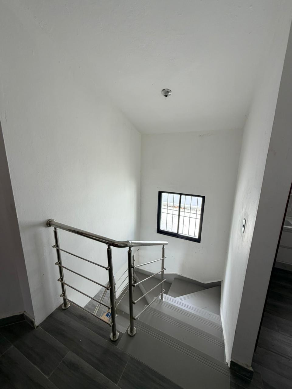 VENDO CASA EN ARROYO HONDO 2 NIVELES