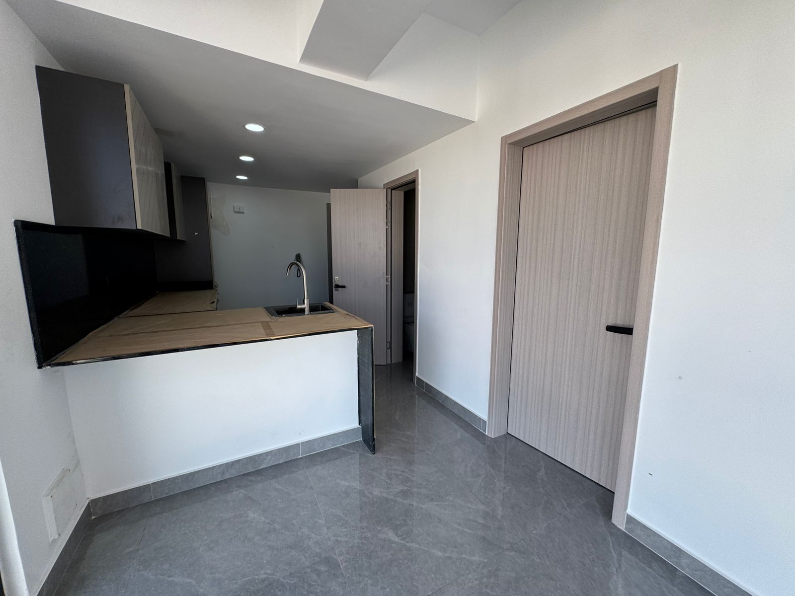 VENDO APARTAMENTO EN PIANTINI NUEVO UN 8 NIVEL