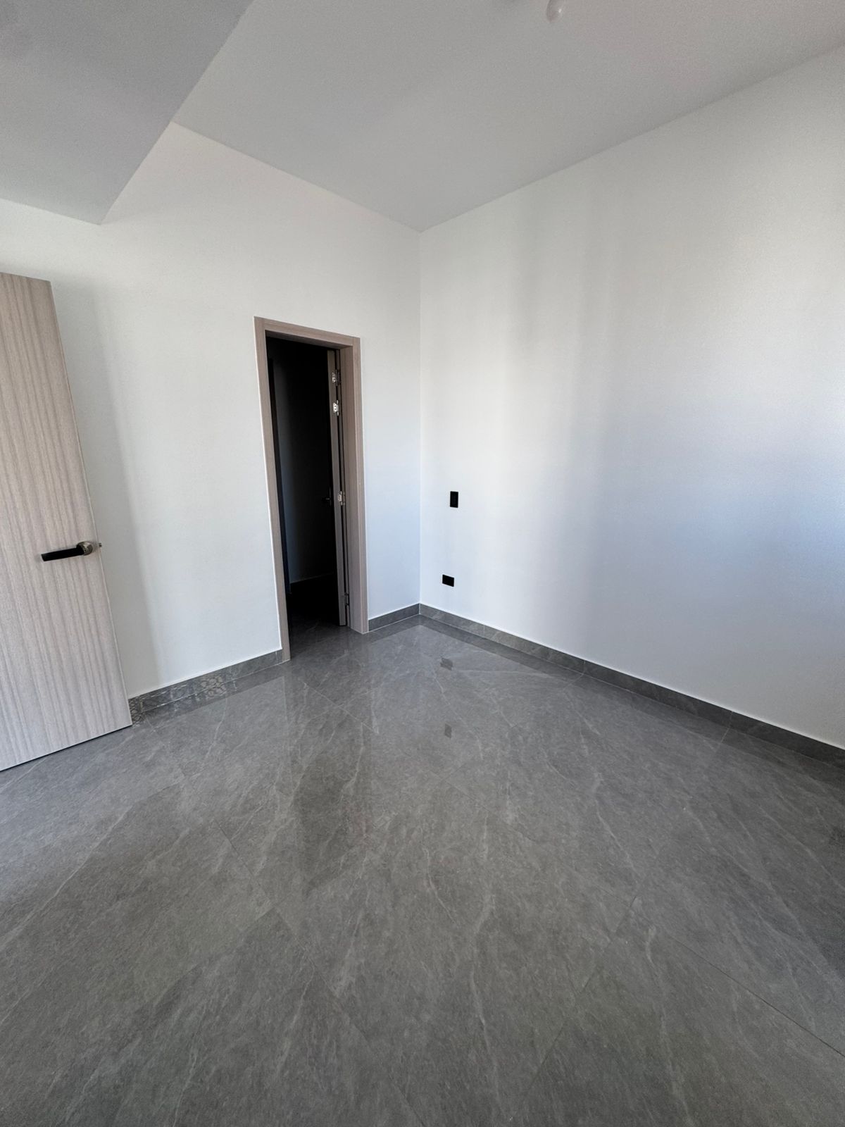 VENDO APARTAMENTO EN PIANTINI NUEVO UN 8 NIVEL