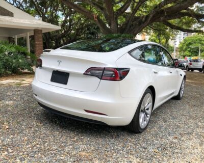 carros.charlies.dealer.teslamodel3.ano2025.us64900.blanco.3